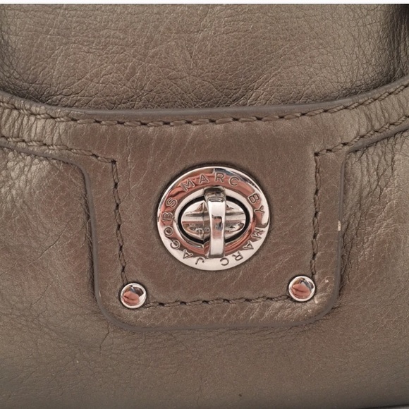 MARC BY MARC JACOBS TOTALLY TURNLOCK METALLIC BAG - Picture 7 of 9